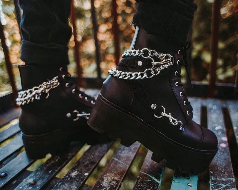 T.U.K. Footwear 7-øyet kjede og stropp dino lug boot svart fottøy kvinner 246X204